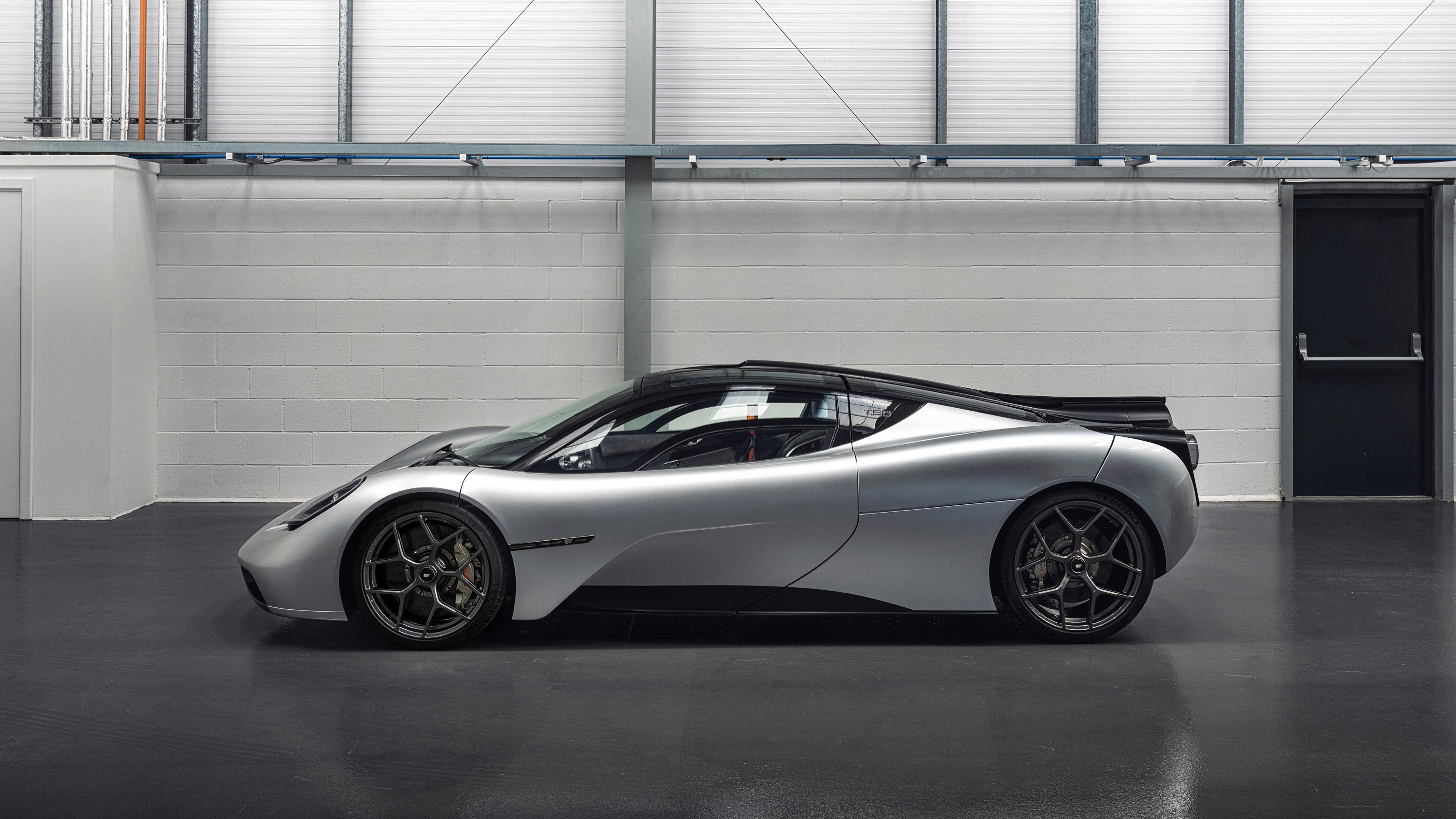 法老之矛刺穿红白墙，佩德里导演的伊比利亚金字塔之战