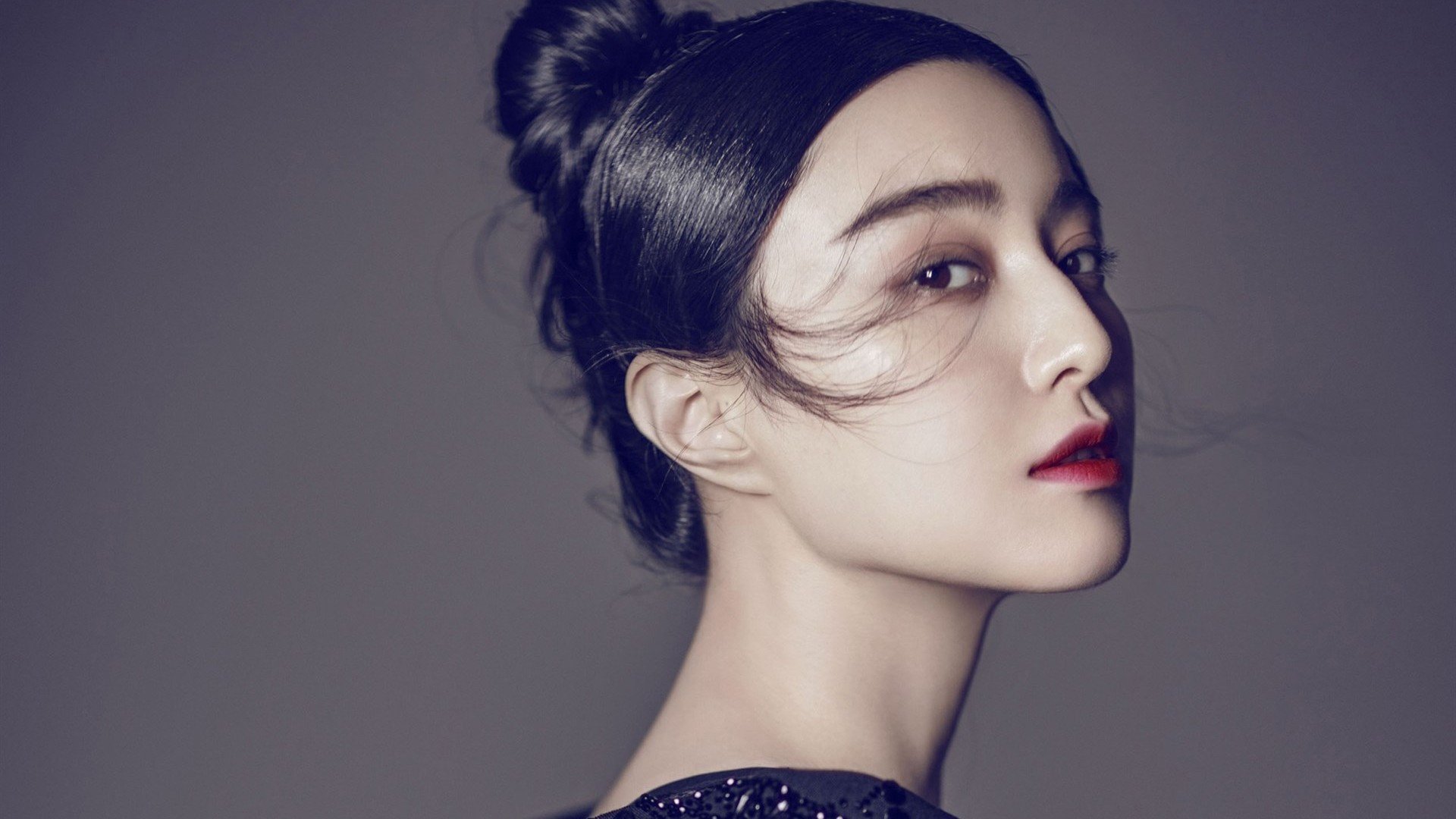 救赎与碾压,当福克斯刺穿黑夜,广东踏过王朝废墟