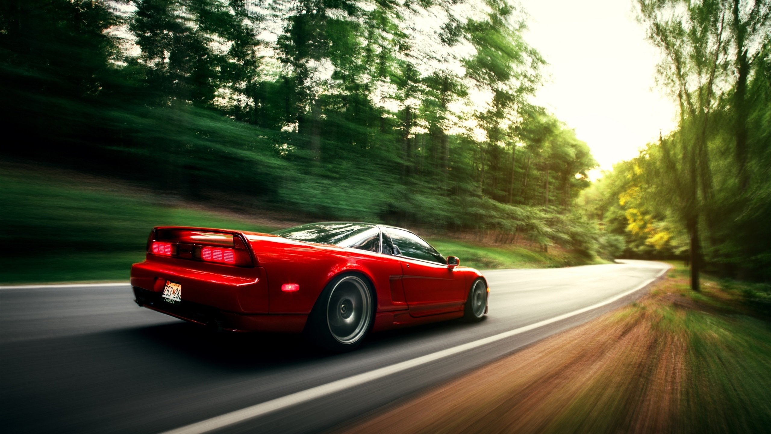 赛场革命日，厄队在泥泞中狂胜，而他在城市废墟接管F1